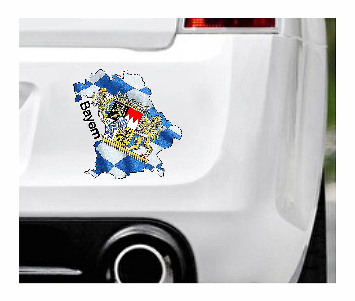 Das Bild zeigt den Umriss des Bundeslandes Bayerns mit Löwen im Wappen. Dazu steht über dem Bild der Schriftzug Bayern. Erhältlich ist dieser Artikel mit der Schrift und Umrandung in Weiß oder Schwarz. Man kann auch nur das Abbild Bayerns ohne Schriftzug bzw. Text erhalten.
