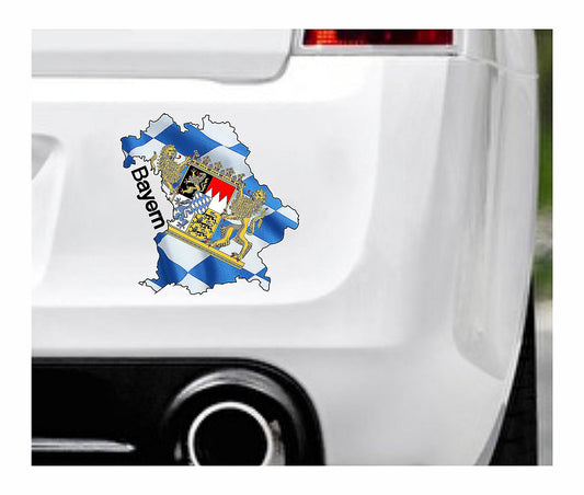 Das Bild zeigt den Umriss des Bundeslandes Bayerns mit Löwen im Wappen. Dazu steht über dem Bild der Schriftzug Bayern. Erhältlich ist dieser Artikel mit der Schrift und Umrandung in Weiß oder Schwarz. Man kann auch nur das Abbild Bayerns ohne Schriftzug bzw. Text erhalten.