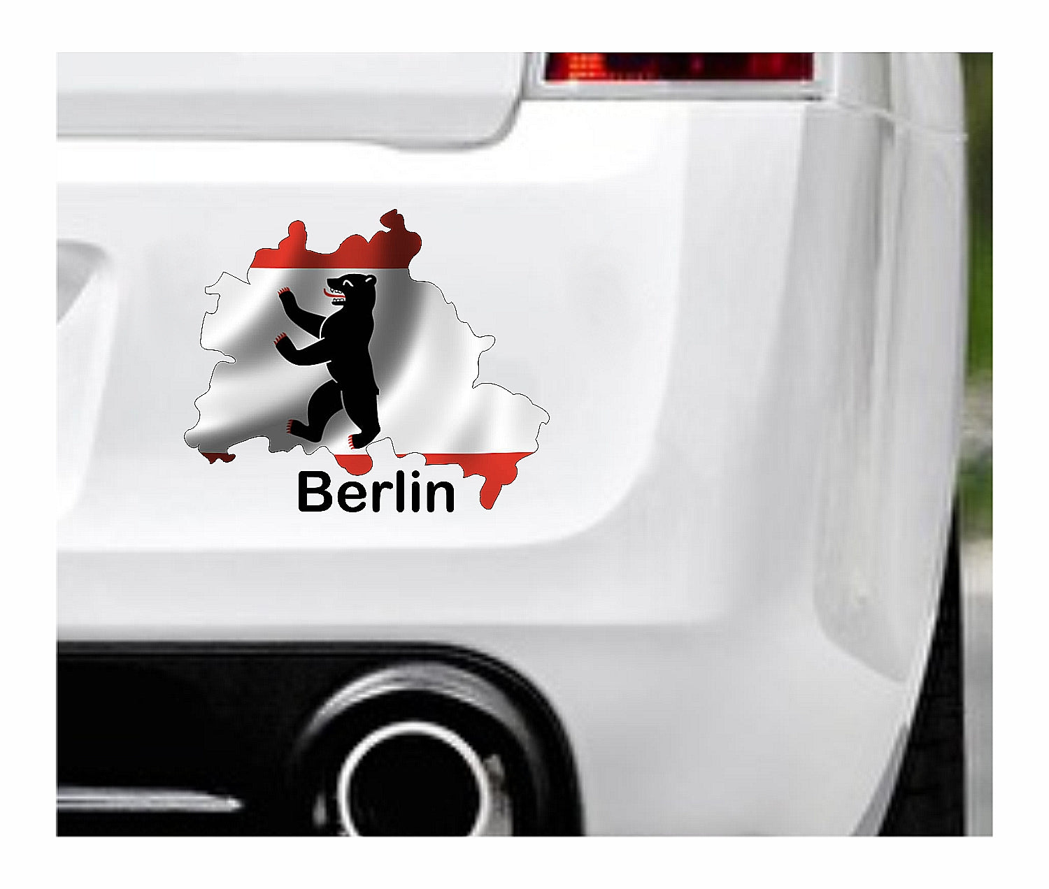 Das Bild zeigt den Umriss des Bundeslandes, der Stadt Berlins. Dazu steht über dem Bild der Schriftzug Berlin. Erhältlich ist dieser Artikel mit der Schrift und Umrandung in Weiß oder Schwarz. Man kann auch nur das Abbild Berlins ohne Schriftzug bzw. Text erhalten.
